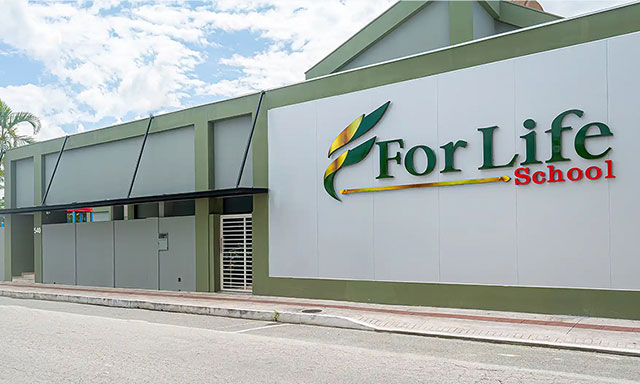 Escola Cristã Bilíngue For Life School em Balneário Camboriú